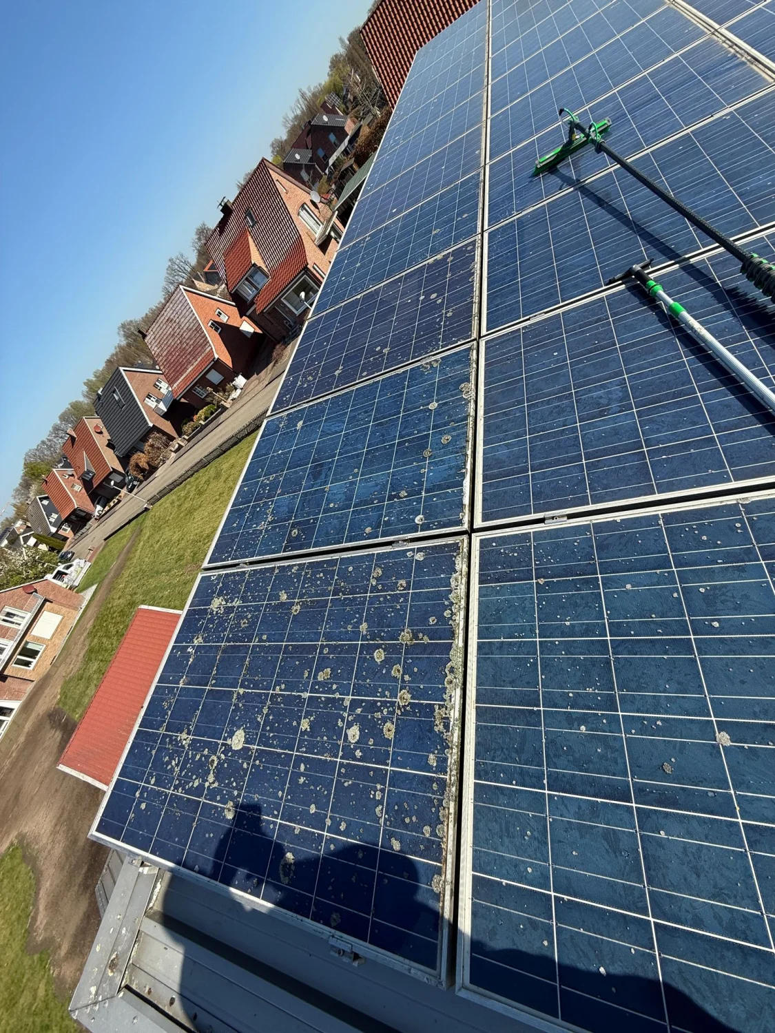 Hausmeisterdienst und Reinigungsarbeiten - Reinigung von Sonnenkollektoren