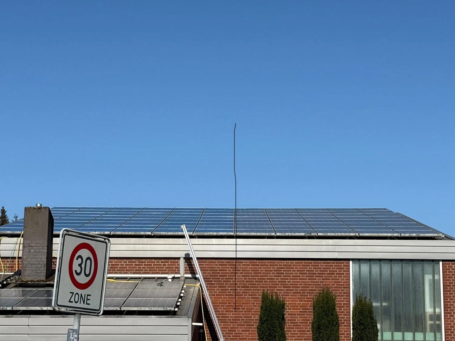 Hausmeisterdienst und Reinigungsarbeiten - Solararbeiten für Haus