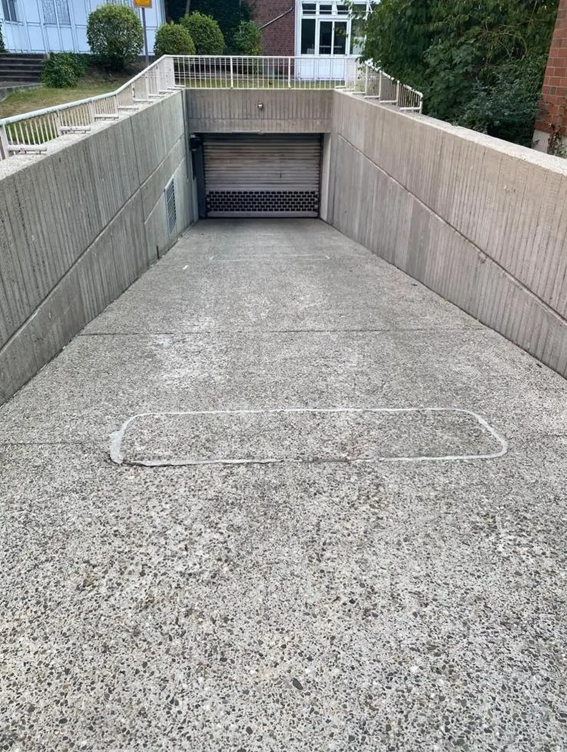 Hausmeisterdienst und Reinigungsarbeiten - Garagenreinigung