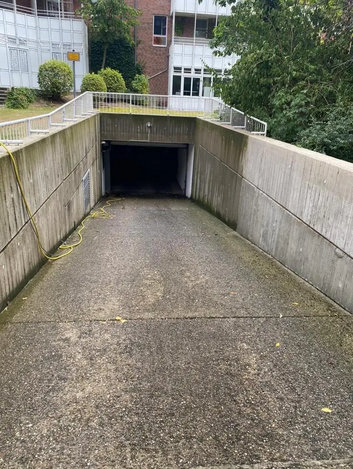 Hausmeisterdienst und Reinigungsarbeiten - Garagenreinigung